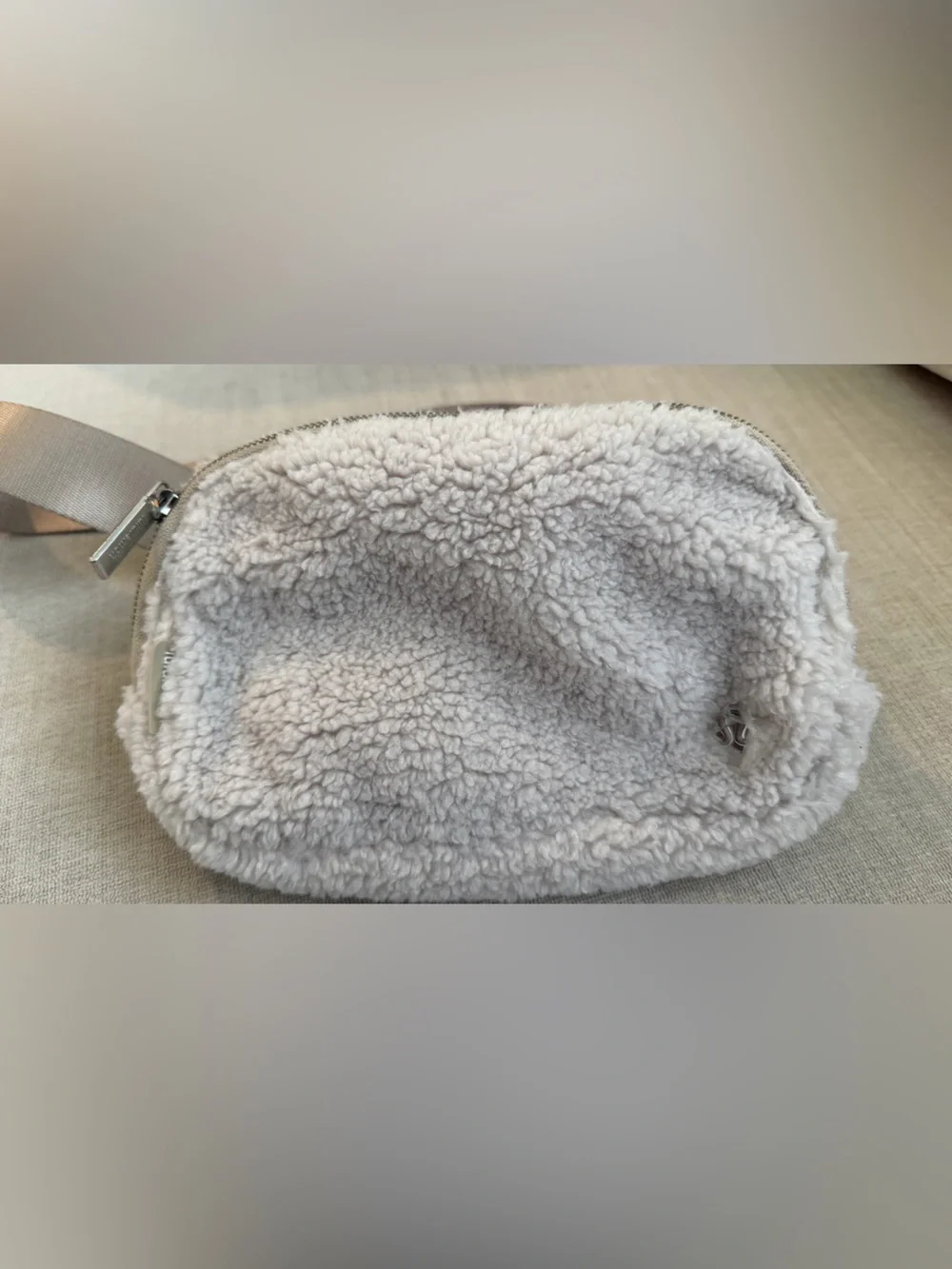 lululemon athletica Sherpa Crossbody Pouch - Cream